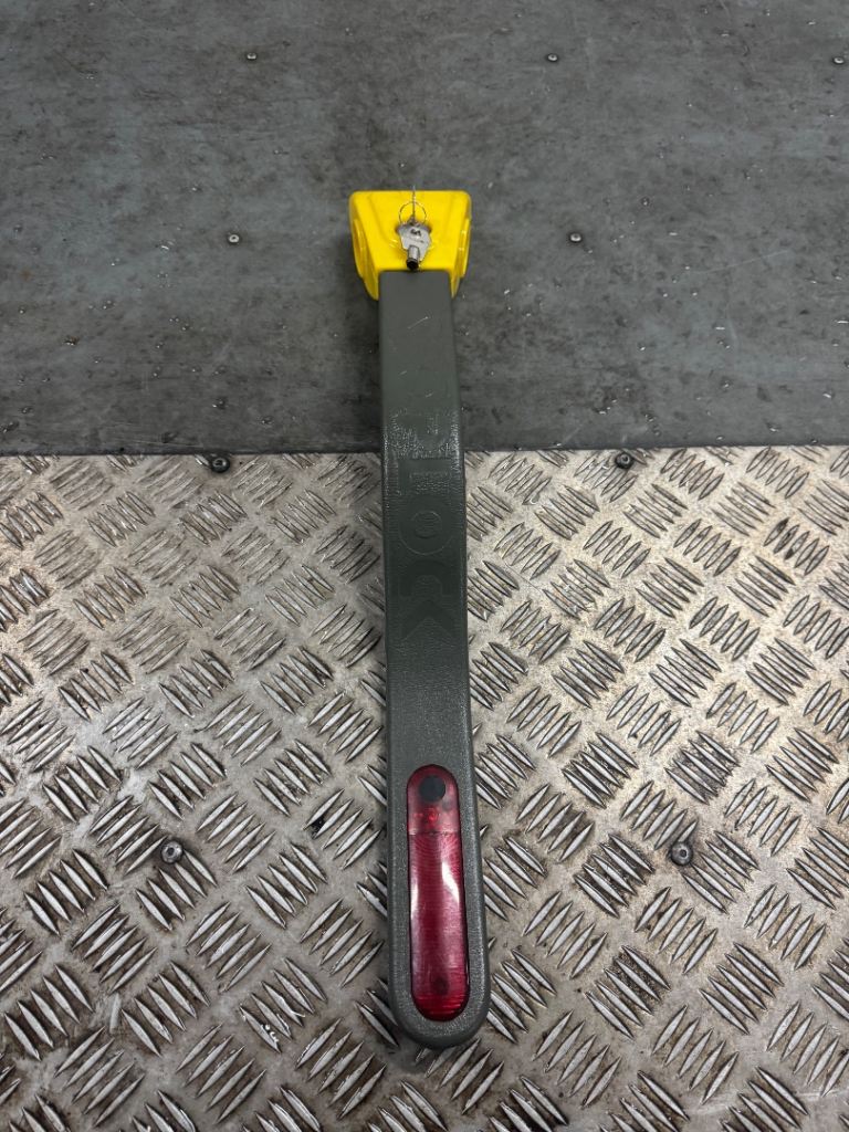 STOPLOCK STEERING LOCK WITH 2 KEYS LIKE NEW