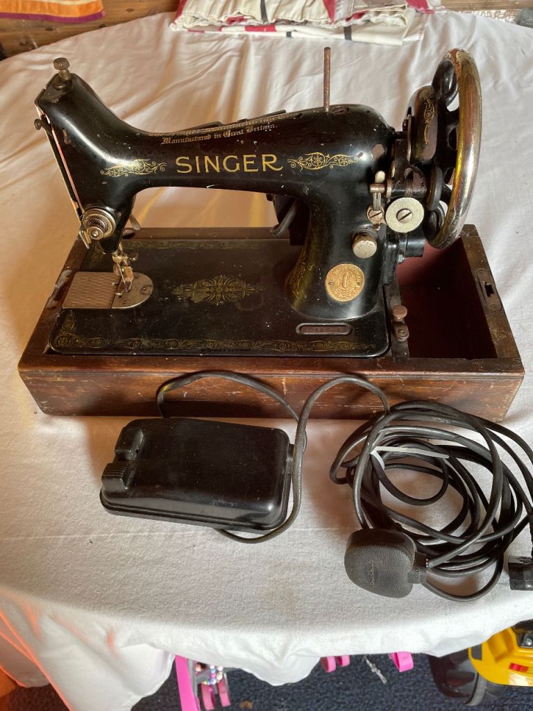 Singer Sewing Machine 