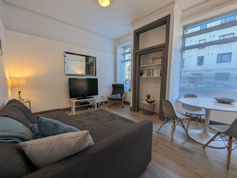 Two-bedroom, Furnished Ground-floor Flat, Newhaven Road Edinburgh