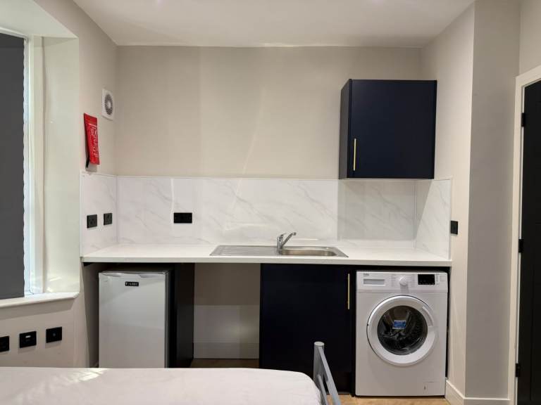 Ground floor self-contained studio flat in South Harrow - DSS Welcome