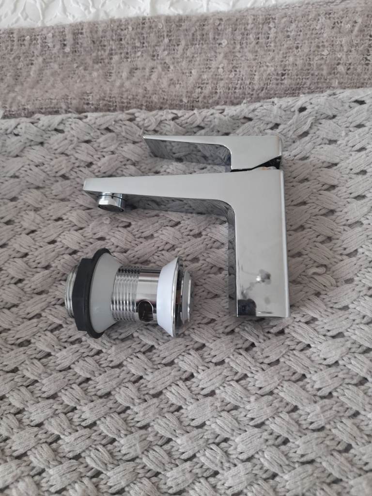 Victoria plumbing venice modern bathroom mixer tap. New and boxed.