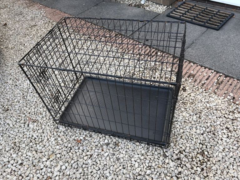 Black Metal Dog Crate with Plastic Tray