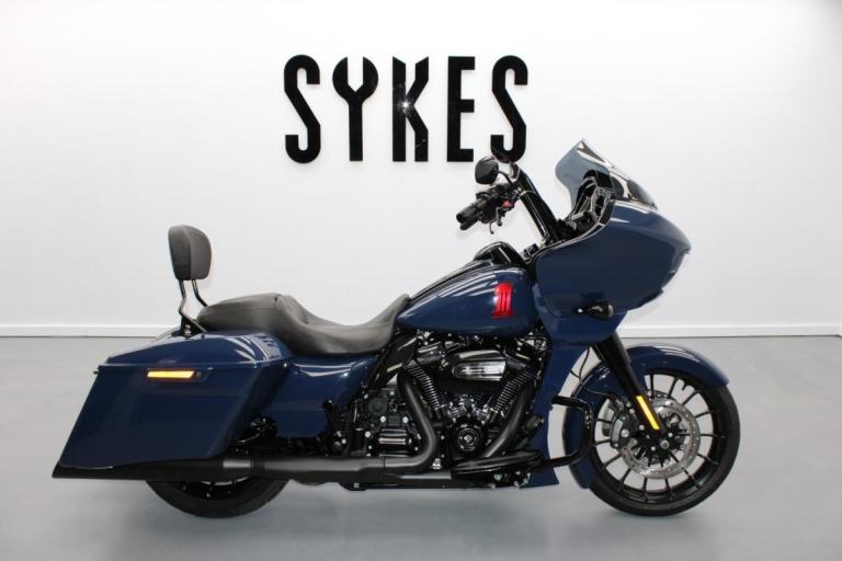 2019 Harley-Davidson FLTRXS Touring Road Glide Special in Billiard Blue