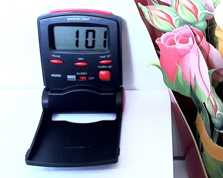 NEW UNUSED ROSS TRAVEL ALARM CLOCK - 16 x 7 cm ( open ) - GOOD