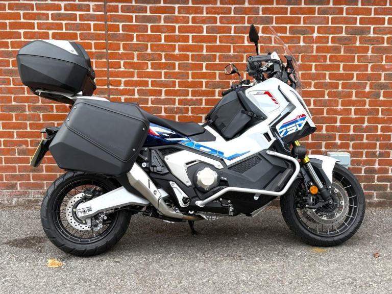 HONDA X-ADV ADV750-T SE 2026 COMFORT AND LUGGAGE PACK FITTED - SUPERB CONDITION 