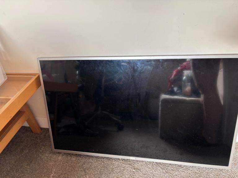Phillips tv 40 inch approx for parts 