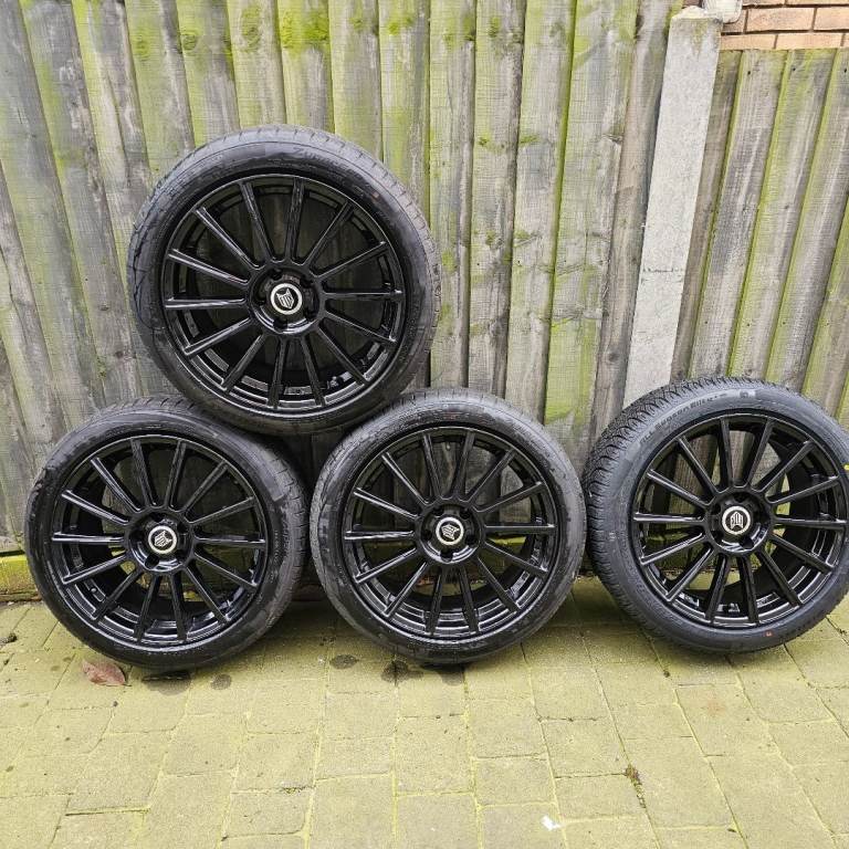Premium Fox  Gloss  BLACK  Alloy Wheels with Tyres , Excellent condition 