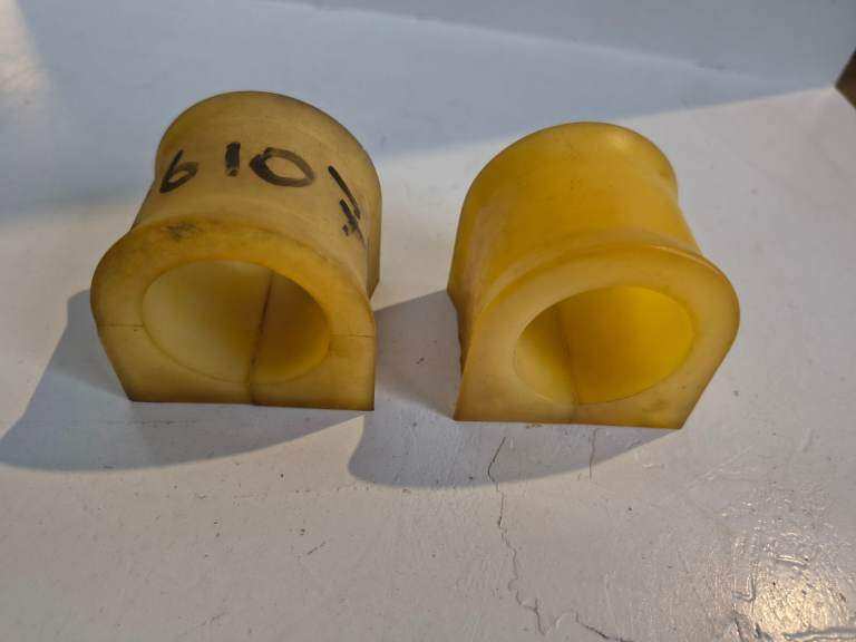 Volvo Anti-roll bar bushes 2.61075 x 2