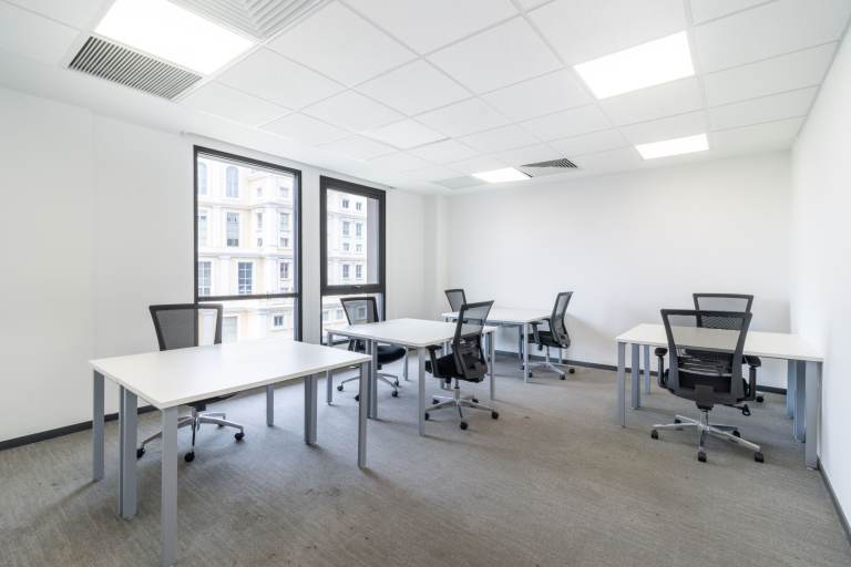 London - W1U6AG \ Office Space for Rent with 4 Desks