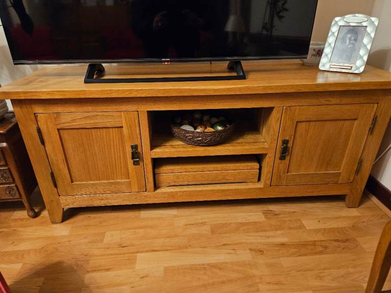 Oak TV unit 