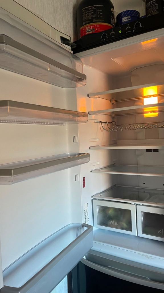 HOTPOINT Clean Black Fridge Freezer with Top Fridge & Bottom Freezer