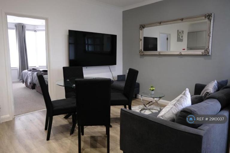 2 bedroom flat in County Road, Swindon, SN1 (2 bed) (#2910037)