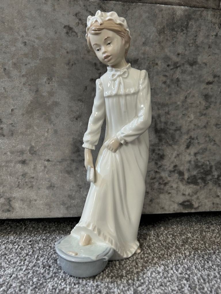 Lladro nao figurine in vgc