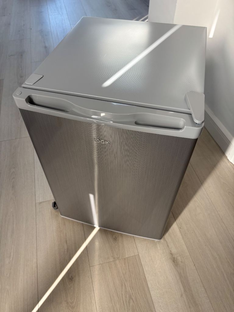 LOGIK LTT68S23 Mini Fridge - Silver – Brand new Excellent Condition