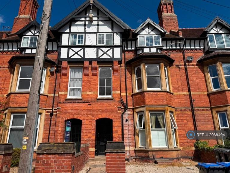 1 bedroom flat in Heath Terrace, Leamington Spa, CV32 (1 bed) (#2988494)