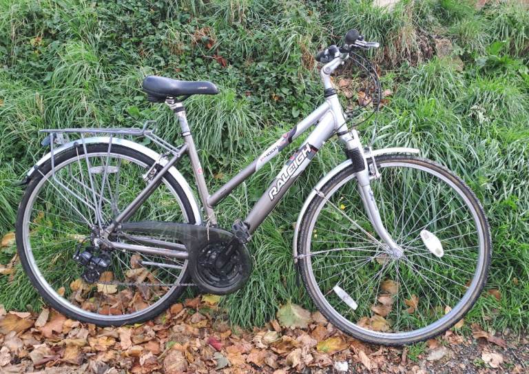 Ladies Raleigh hybrid aluminium frame townbike 