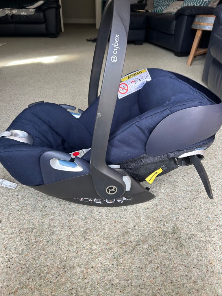 Cybex Cloud Z i-size rotating baby car seat and Z 360 rotating isofix base