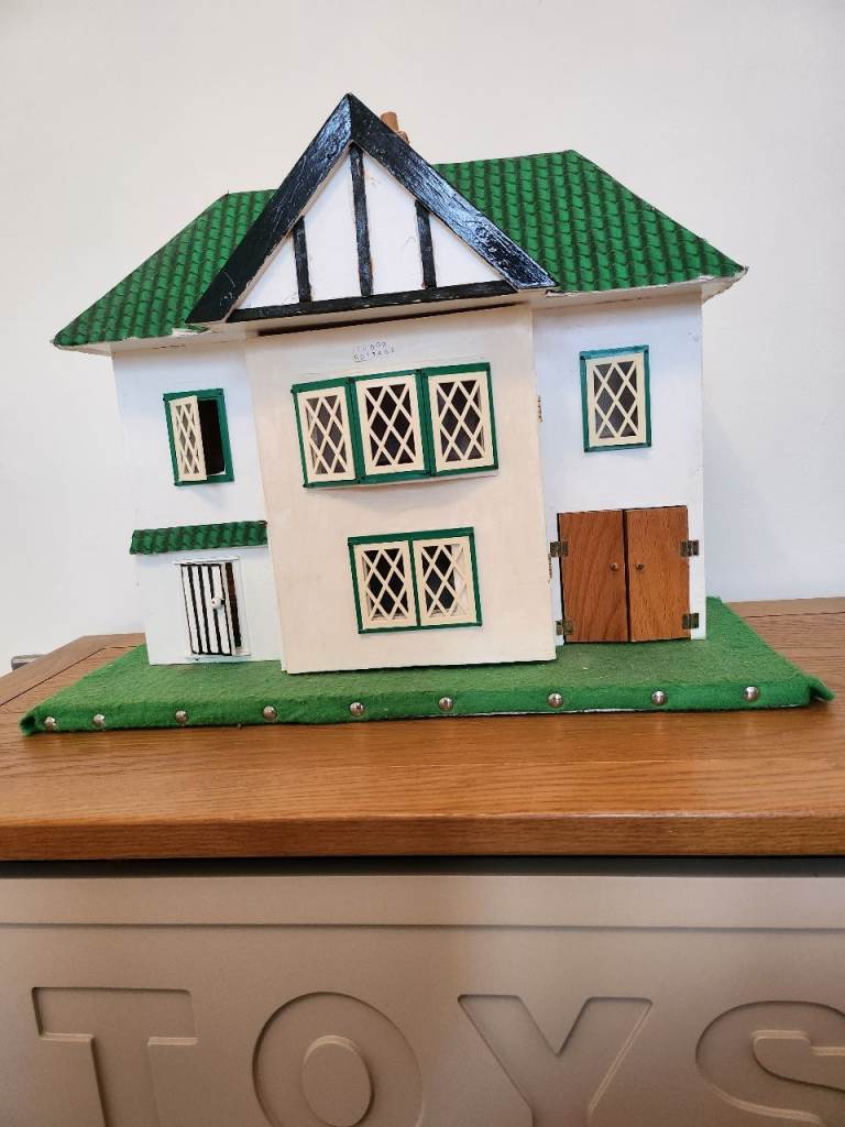 Vintage TRIANG Dolls House - White & Green