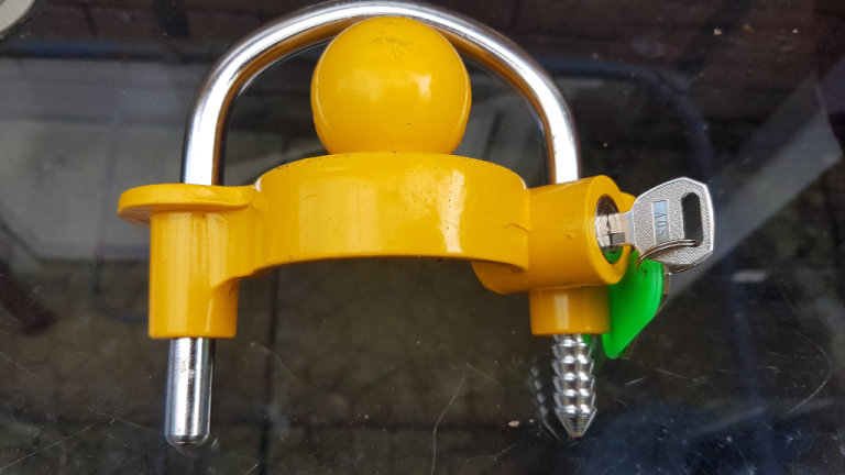 Caravan/trailer ball hitch