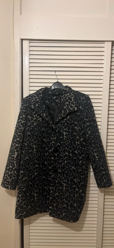 Leopard print coat a unicorn pic means its still available 🦄 No matter how old the ad is