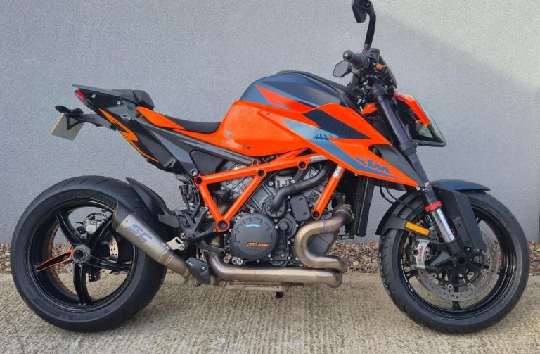 KTM 1290 SUPER DUKE R NAKED SUPERSPORT 2021