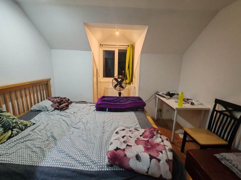 Spacious & Cosy double room for rent E13 8SF