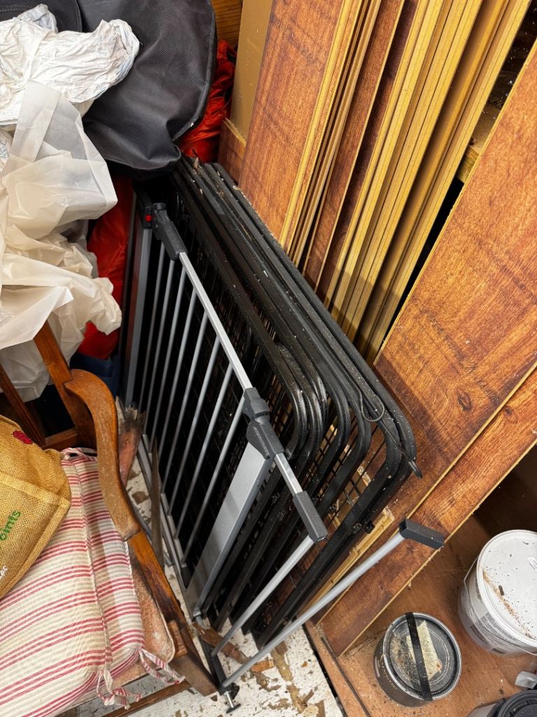 Free metal dog pen