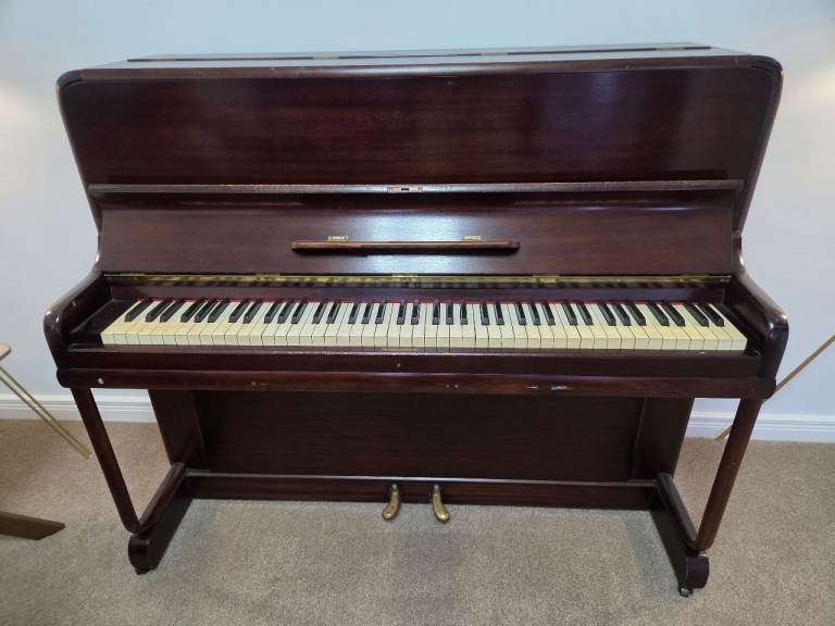 Upright Piano – Good Condition, Dark Wood Finish