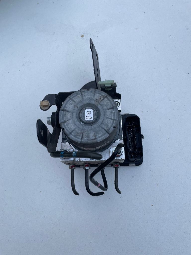 2018 Mitsubishi Outlander PHEV MK3  ABS Pump + Module 4670B481