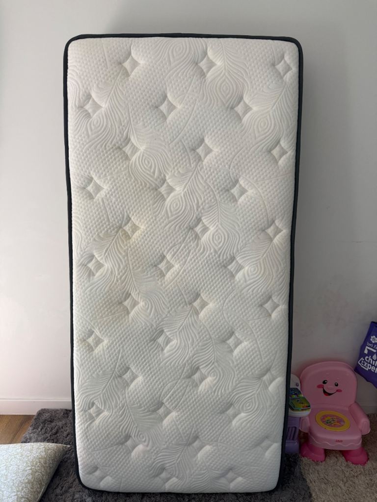 FREE SINGLE BED MATTRESS LIKE NEW