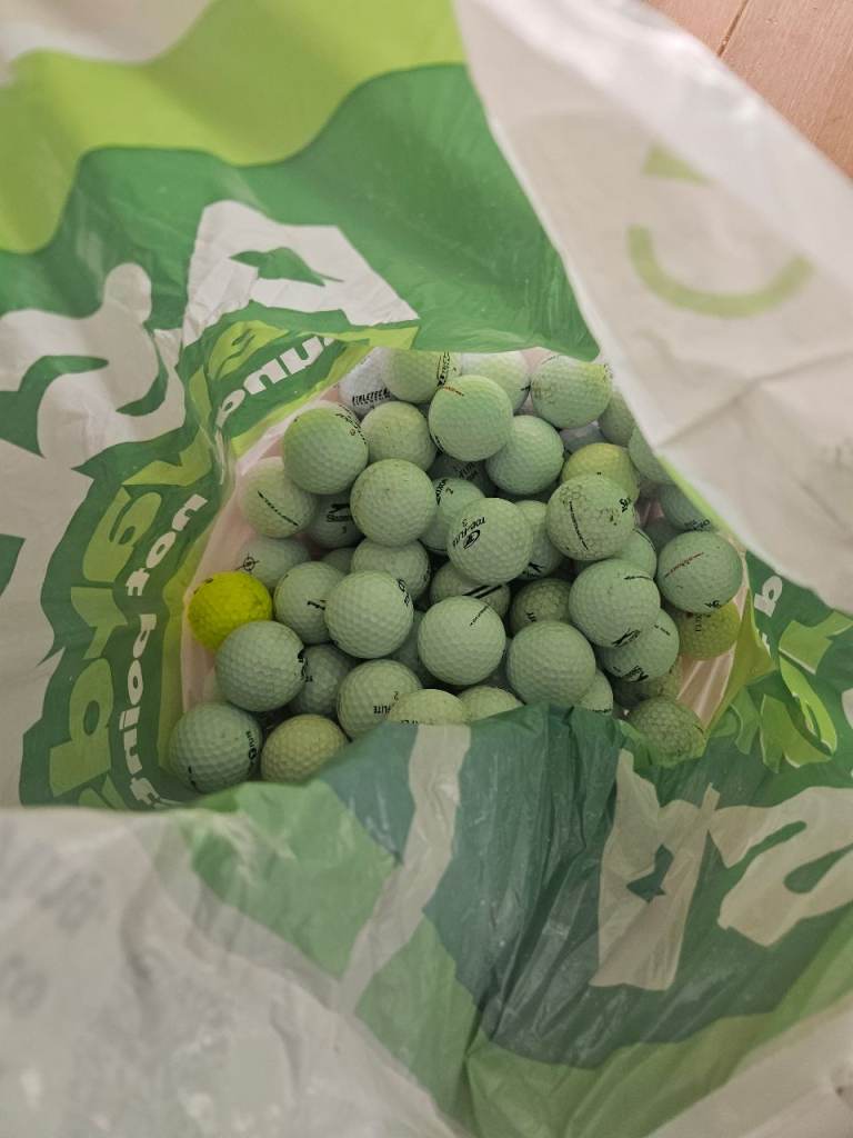 Bag of around 70-80 golf balls 