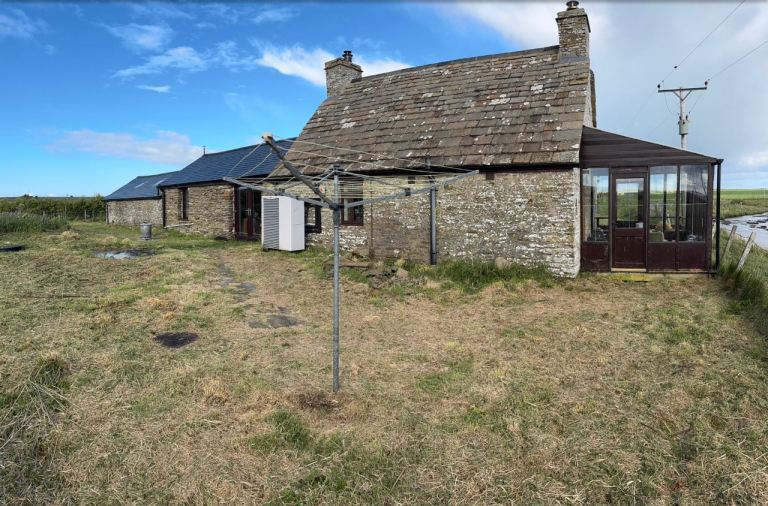 Two bedroom cottage in half acre on the Forss Riverbank. 2 bedroom. 