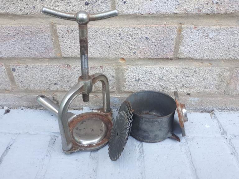 Poultry press Kitchen press Element Kitchen decoration, Antique Italian Fruit Citrus Press