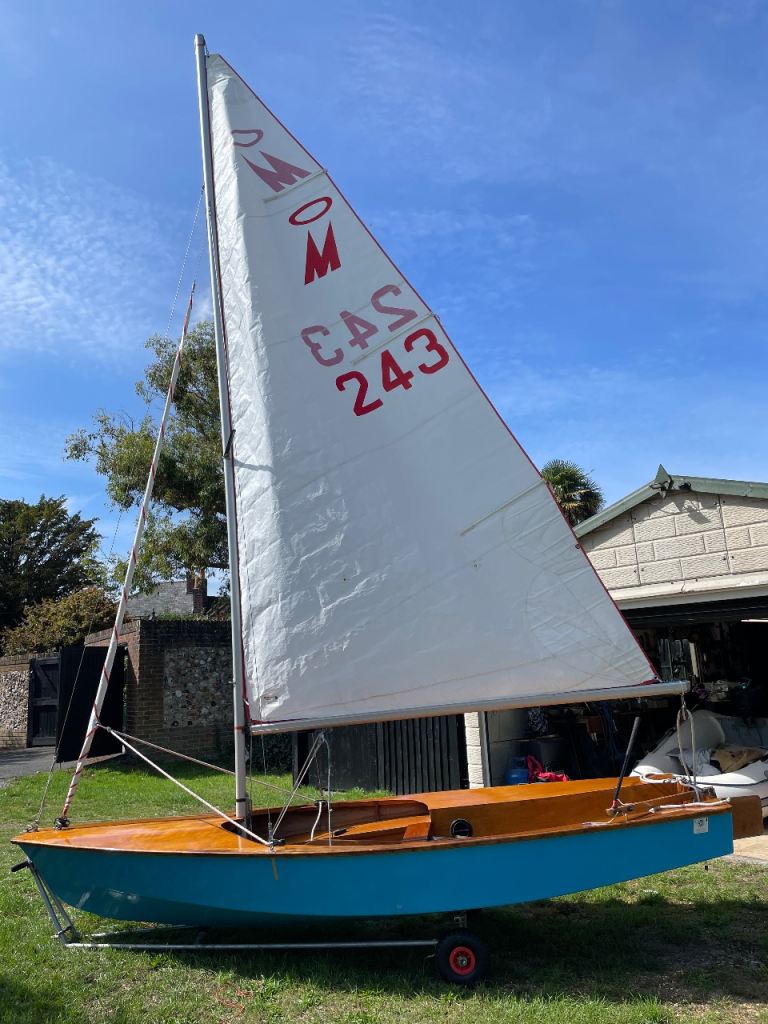 Miracle sailing dinghy