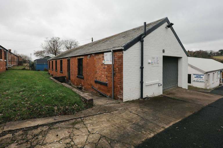 Dalgety Bay: Recently renovated office and roller shuttered workshop with parking
