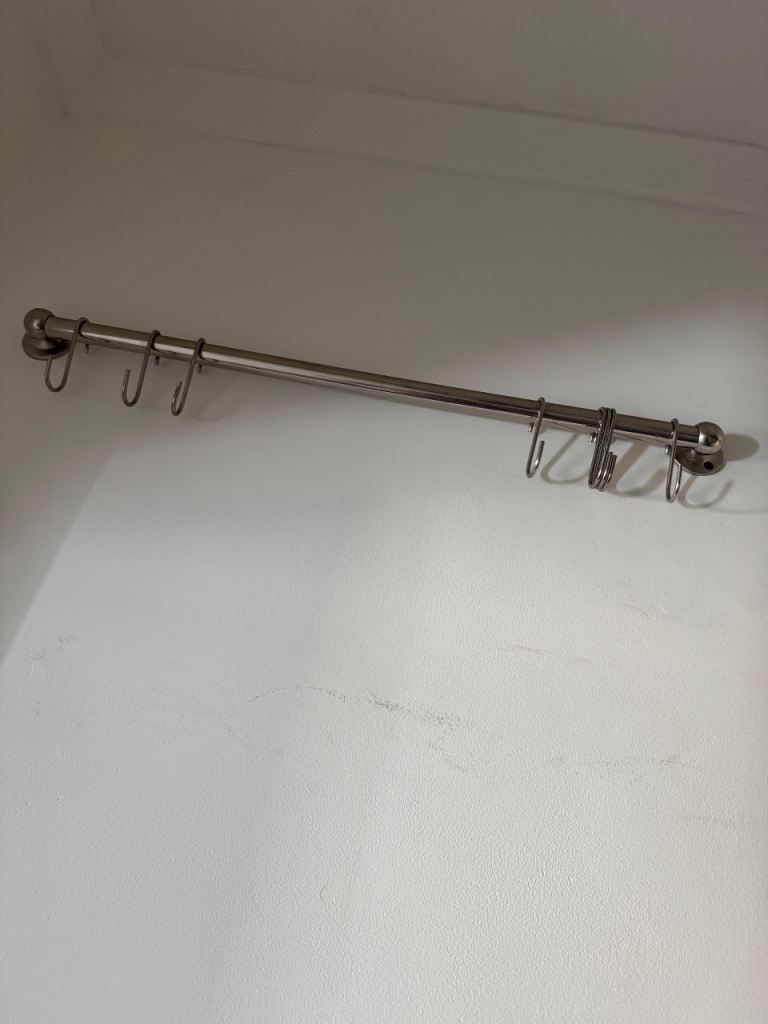 Chrome rail with hanging hooks 60cm