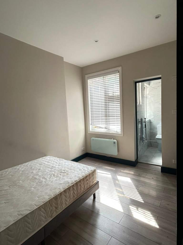 Self-contained studio flat in Lewisham - DSS Considered