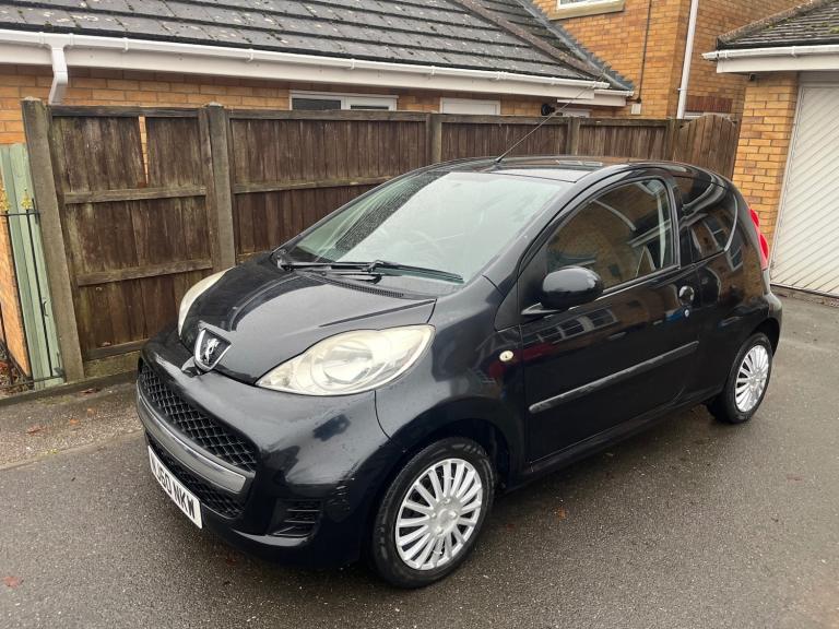 2011 Peugeot 107 Urban*12m mot*£20 tax*70mpg*Low Insurance*Drives well*1st car?