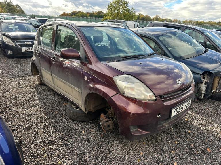 2009 DAIHATSU SIRION RED BREAKING SPARES PARTS