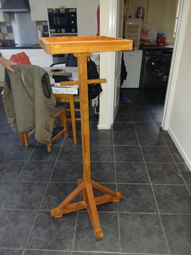 NEW STRONG BIRD TABLE WITH PEGS FOR FEEDERS 