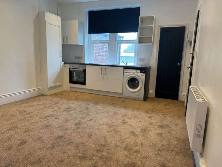 2 Bedroom Apartment near Northern General Hospital, Meadowhall, Amazon Depot Sheffield S4