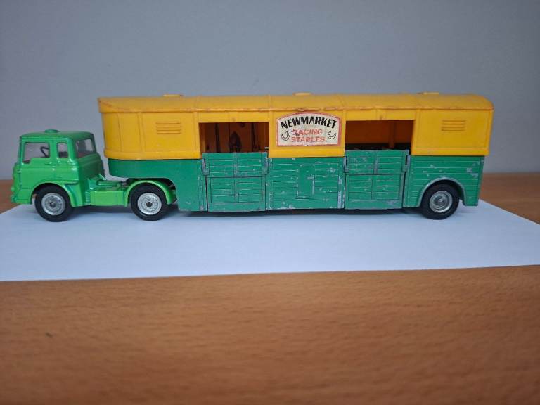 Vintage Corgi Major Toys Newmarket Racing Stable Bedford Artic Horse Box