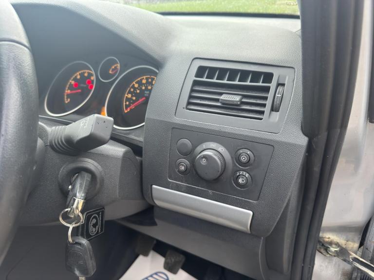 2013 Vauxhall Zafira 1.6 16V Exclusiv MPV 5dr Petrol Manual Euro 5 (115 ps) MPV Petrol Manual