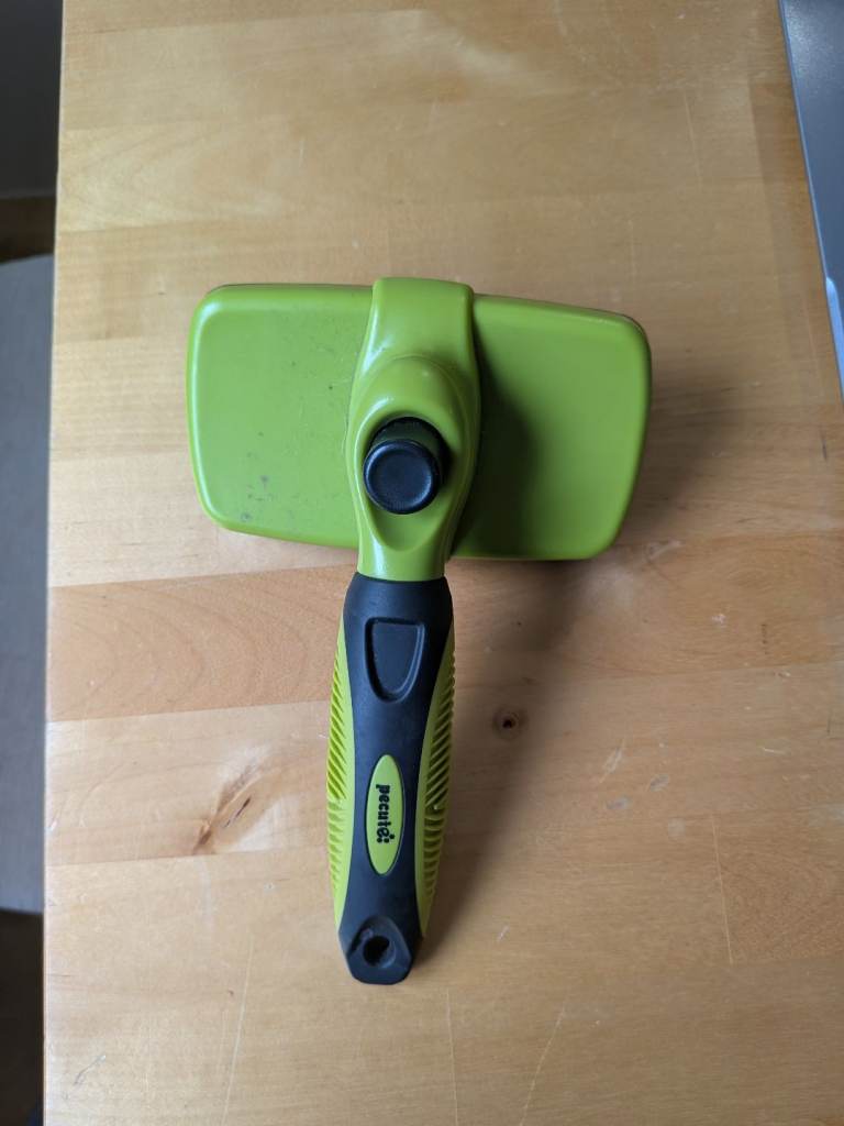 Pet hair brush