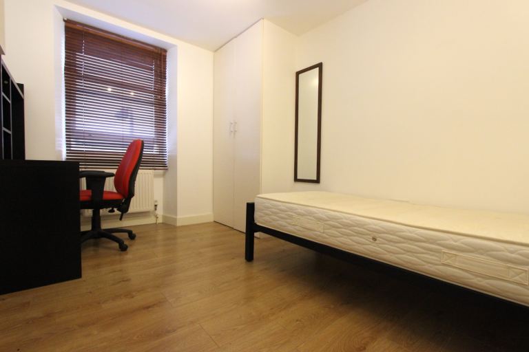 LONDON W1T - AVAILABLE NOW - CALL NOW - DOUBLE ROOM TO RENT