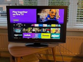 Panasonic LCD TV 37 inch screen (Model TX-L37V20B)