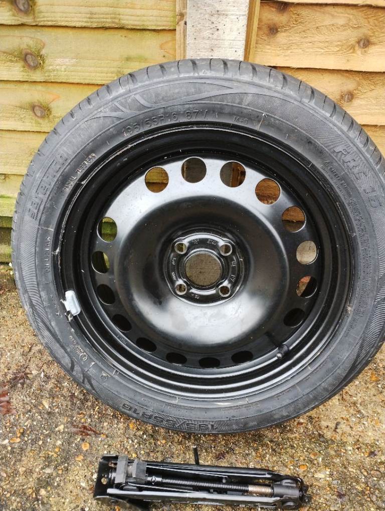 Vauxhall GM spare wheel and jack 