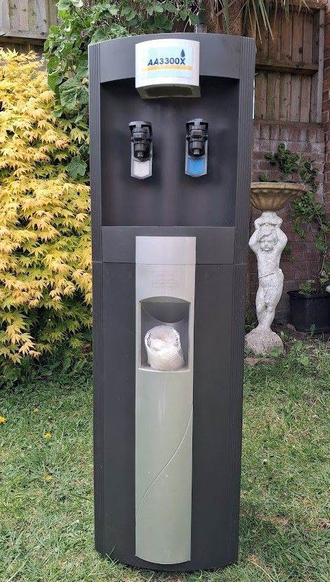 Antracite mains water dispenser - Ambient & cold - Floor standing - vgc.