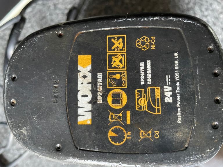 Cordless hammer drill 