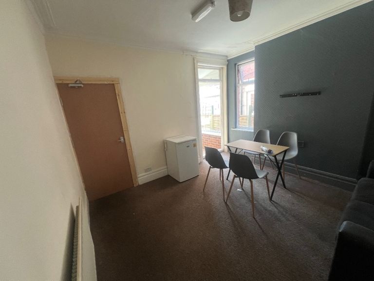 4 bedroom share house available in CV5 Coventry!! 